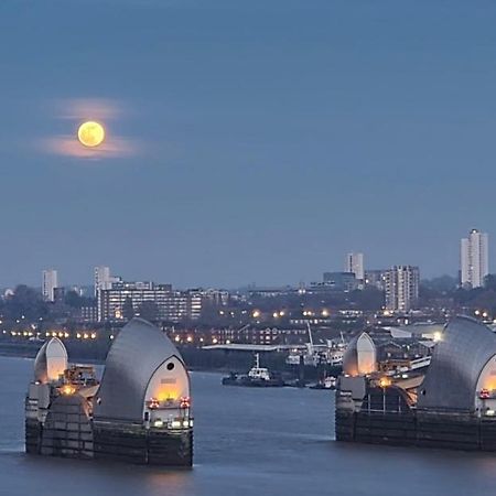 Large Double Room Overlooking The Thames London Eksteriør bilde